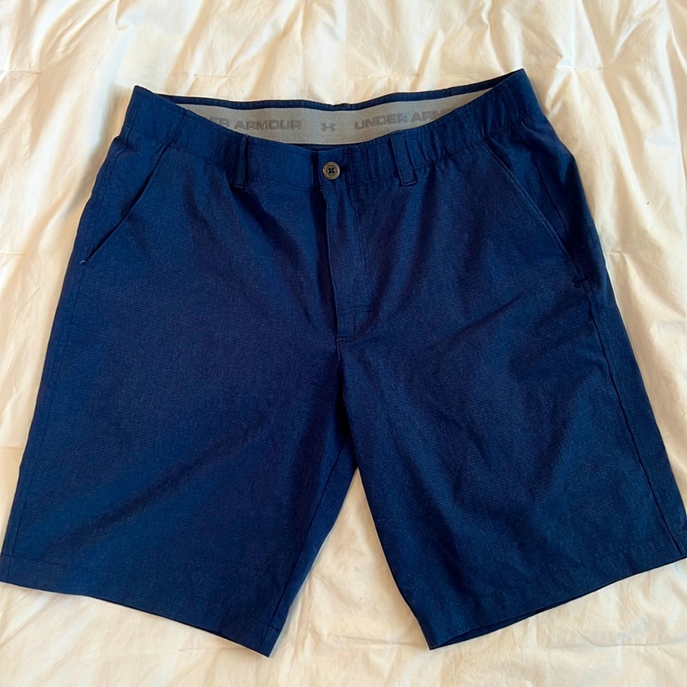 Men’s Under Armour navy blue golf shorts - size 36 waist